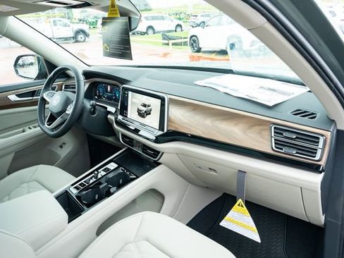 New 2026 Volkswagen Atlas SE FWD image 42