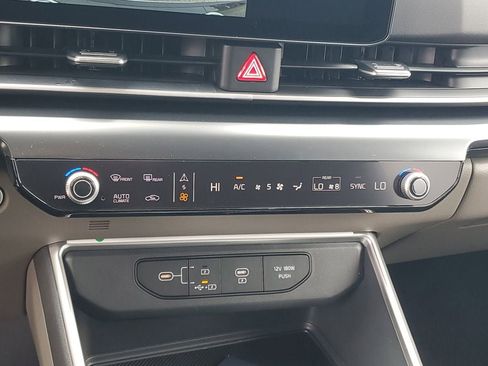 New 2026 Kia Carnival FWD image 17