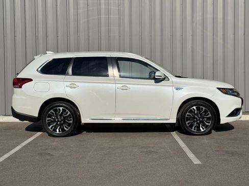 Used 2018 Mitsubishi Outlander SEL image 4