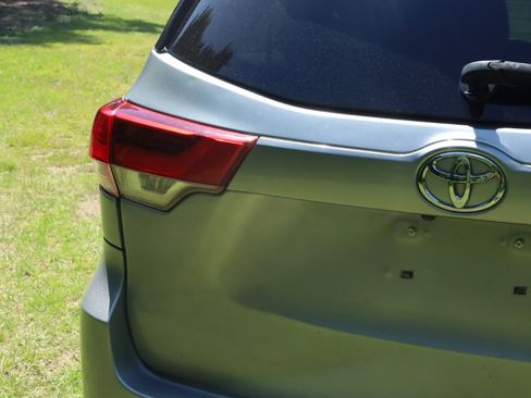 Used 2017 Toyota Highlander XLE image 40