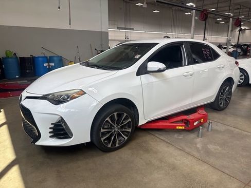 Used 2017 Toyota Corolla SE image 1