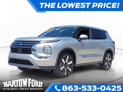Used 2025 Mitsubishi Outlander SE FWD image 1