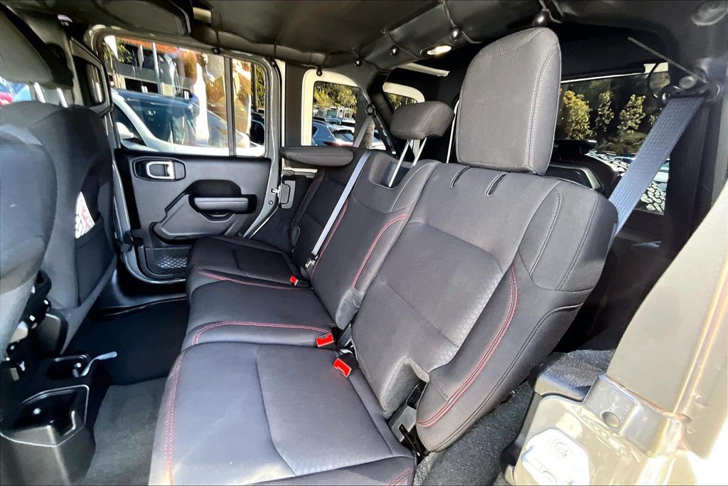 Used 2023 Jeep Wrangler Unlimited Rubicon AWD/4WD image 15