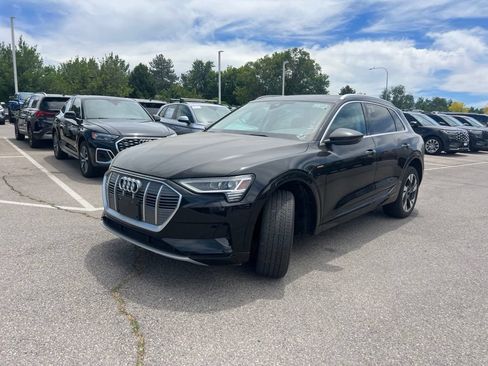 Used 2022 Audi e-tron Premium AWD/4WD image 14