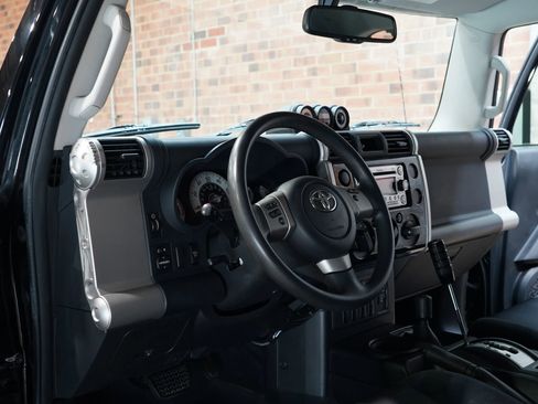 Used 2013 Toyota FJ Cruiser 4WD w/ Convenience Pkg image 37