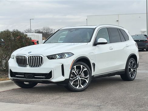 New 2026 BMW X5 xDrive50e w/ Premium Package image 2