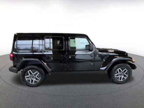 Used 2025 Jeep Wrangler Sahara image 15