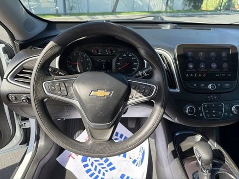 Used 2022 Chevrolet Malibu LT FWD image 17