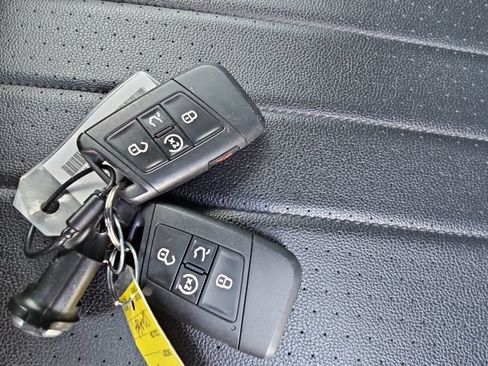 Certified 2024 Volkswagen Tiguan SE FWD image 37