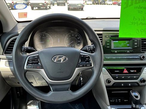 Used 2017 Hyundai Elantra SE image 9
