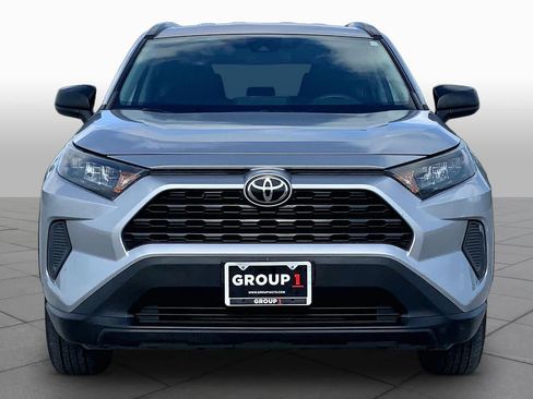 Used 2019 Toyota RAV4 LE FWD image 4