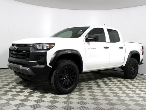 Used 2024 Chevrolet Colorado Trail Boss w/ Technology Package AWD/4WD image 5