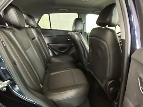 Used 2021 Chevrolet Trax LT FWD image 28