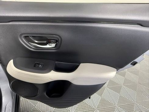 Used 2023 Honda HR-V LX image 39