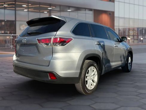 Used 2015 Toyota Highlander LE image 4