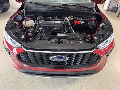 Used 2025 Ford Escape Platinum w/ Premium Technology Package image 39