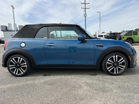 Used 2022 MINI Cooper S w/ Driver Assistance Package FWD image 2