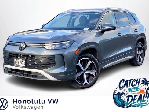 Certified 2025 Volkswagen Tiguan SE AWD/4WD image 1