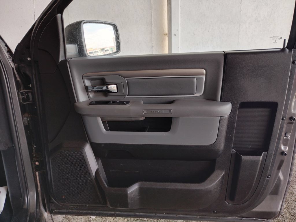 Used 2018 RAM 1500 Express AWD/4WD image 11