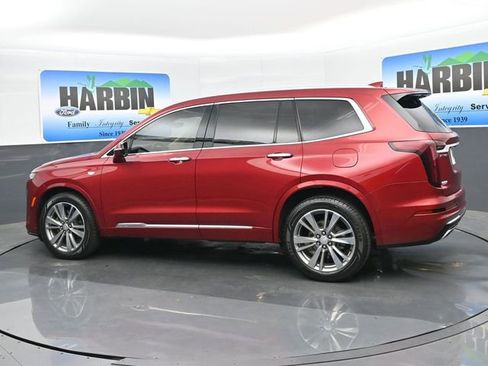 Used 2022 Cadillac XT6 Premium Luxury w/ Technology Package FWD image 3