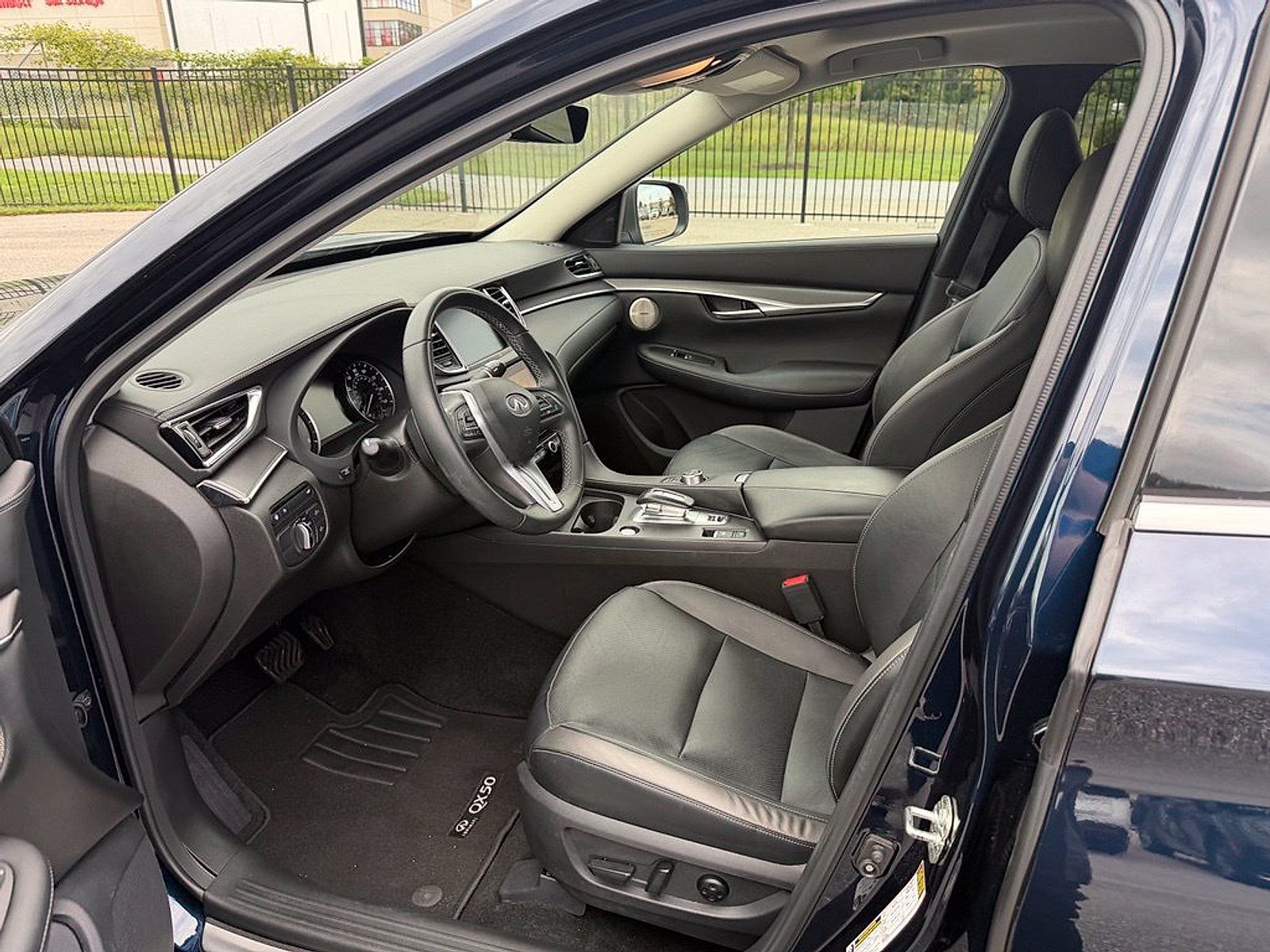 Used 2023 INFINITI QX50 Luxe AWD/4WD image 9