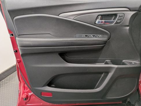 Certified 2023 Honda Ridgeline RTL image 8