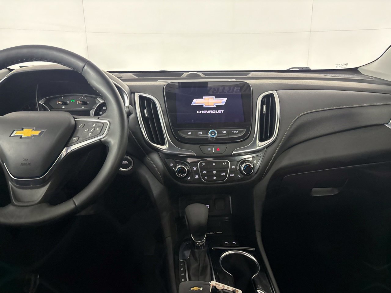 Used 2023 Chevrolet Equinox Premier AWD/4WD image 27