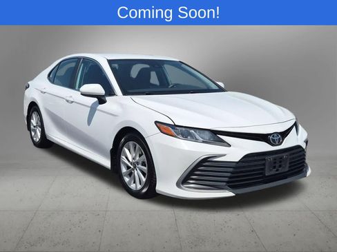 Used 2022 Toyota Camry LE FWD image 8
