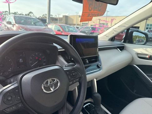 Used 2023 Toyota Corolla Cross L image 6