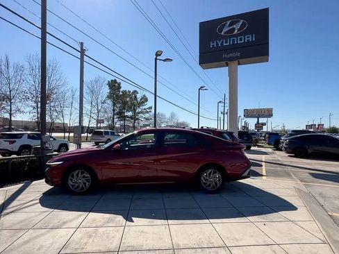 Certified 2024 Hyundai Elantra SEL image 3