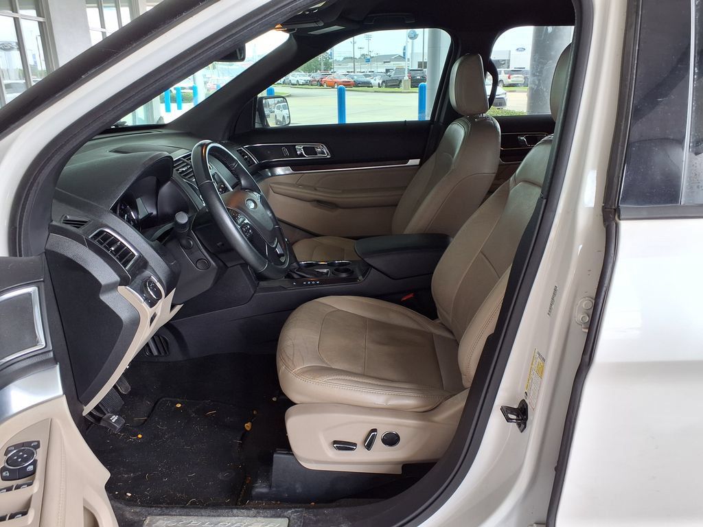 Used 2018 Ford Explorer Limited w/ Ford Safe & Smart Package FWD image 14