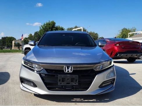 Used 2018 Honda Accord Sport image 2
