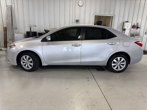 Used 2016 Toyota Corolla LE FWD image 2