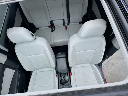Used 2018 Volkswagen Tiguan SE w/ Panoramic Sunroof Package FWD image 14