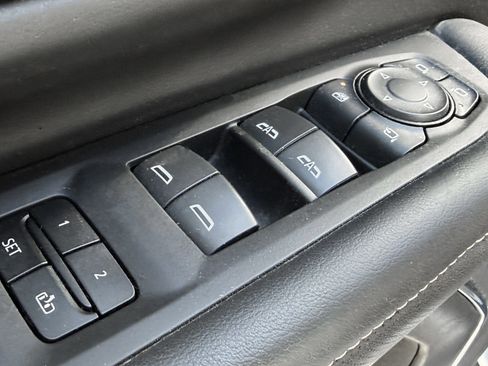 Used 2023 GMC Yukon XL AT4 w/ Technology Package image 5