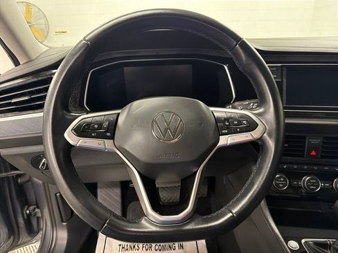 Used 2022 Volkswagen Jetta SE image 17