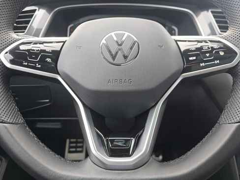 Certified 2024 Volkswagen Tiguan SEL R-Line image 22
