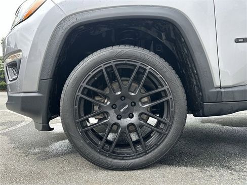 Used 2018 Jeep Compass Limited w/ Navigation Group image 11
