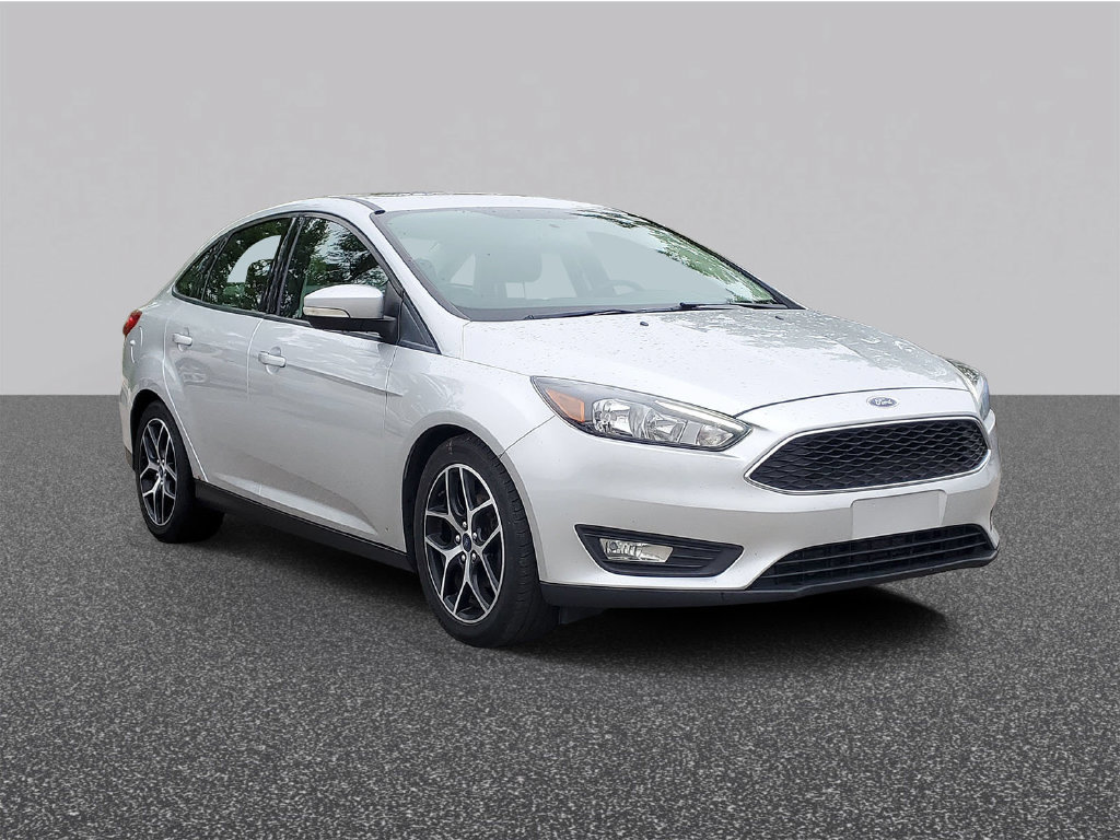 Used 2018 Ford Focus SEL w/ Cold Weather Package FWD image 4