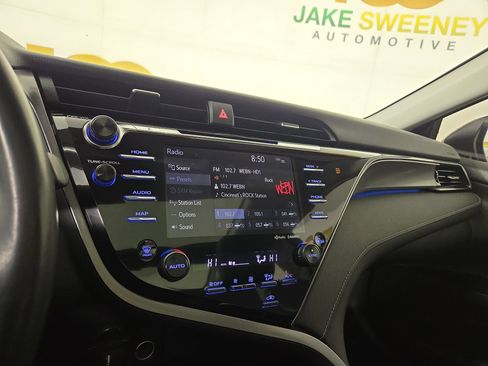 Used 2020 Toyota Camry XSE image 19