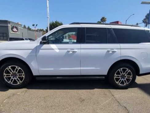 Used 2025 Ford Expedition Active AWD/4WD image 5