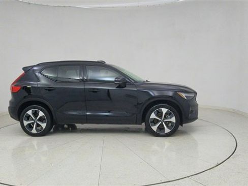 Used 2024 Volvo XC40 B5 Plus image 66