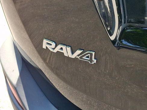 Used 2014 Toyota RAV4 LE FWD image 29