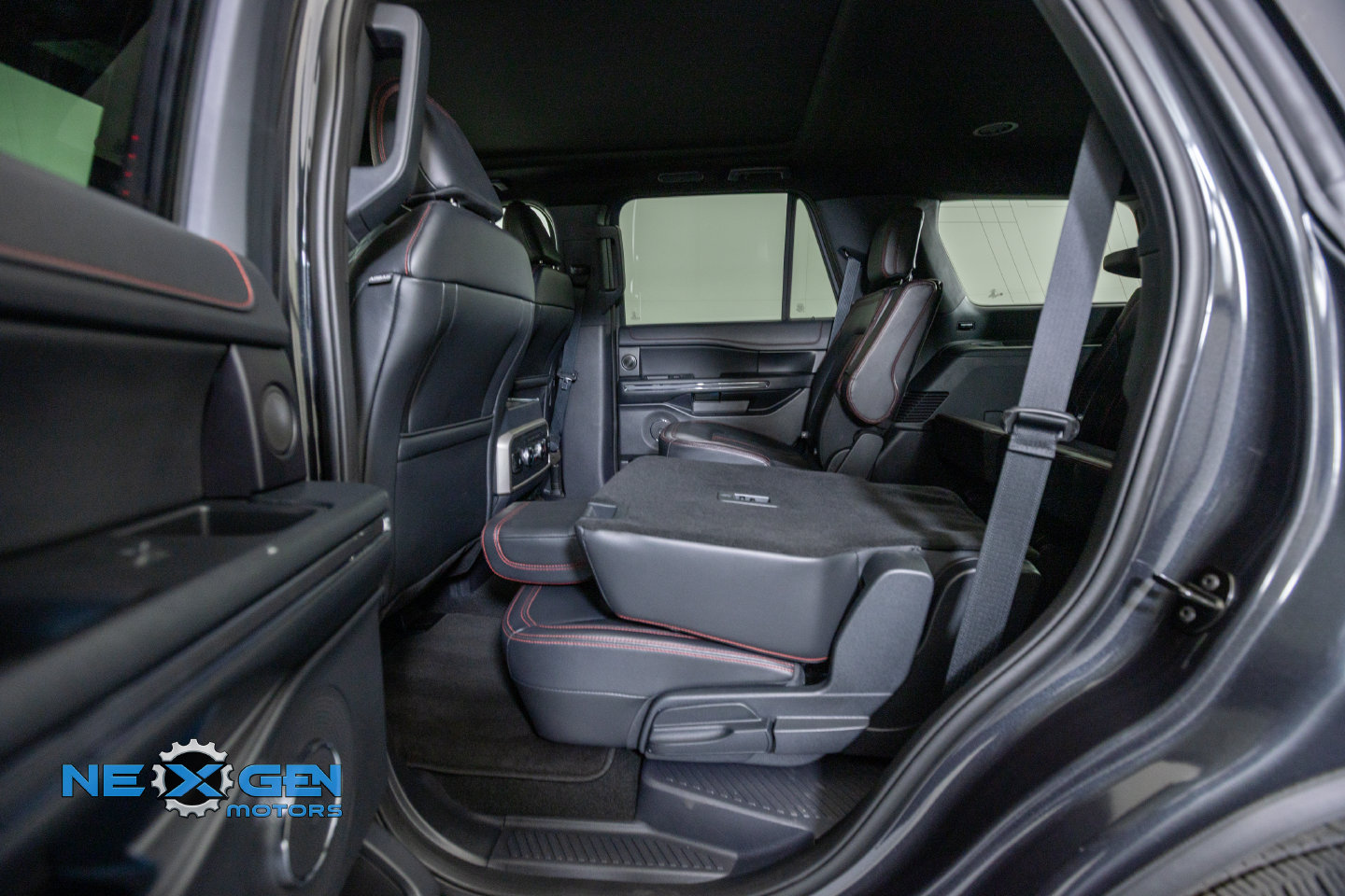 Used 2024 Ford Expedition Limited AWD/4WD image 30