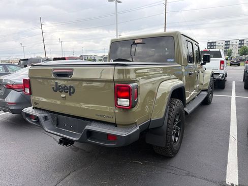 Used 2025 Jeep Gladiator Sport AWD/4WD image 3
