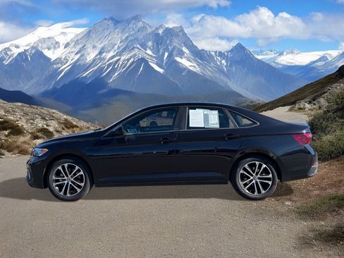 Used 2023 Volkswagen Jetta Sport image 2