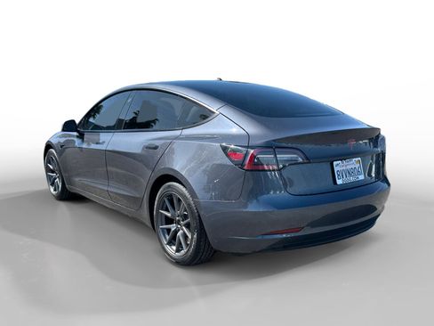 Used 2021 Tesla Model 3 Standard Range Plus image 3