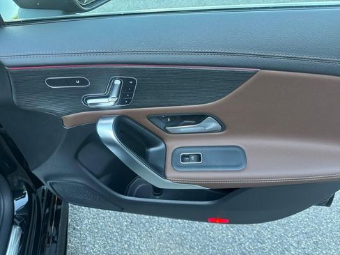 Used 2022 Mercedes-Benz CLA 250 4MATIC image 13