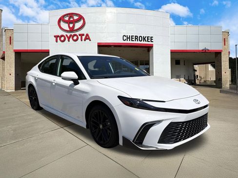 Used 2026 Toyota Camry SE w/ Convenience Package FWD image 3