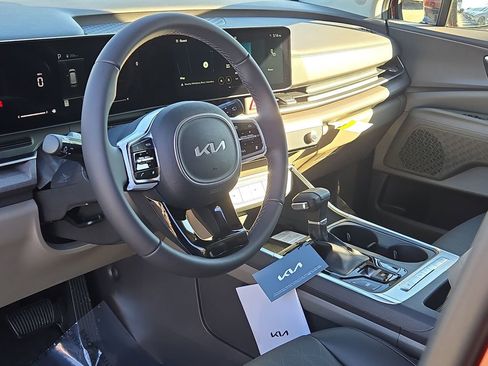 New 2026 Kia Carnival EX image 17